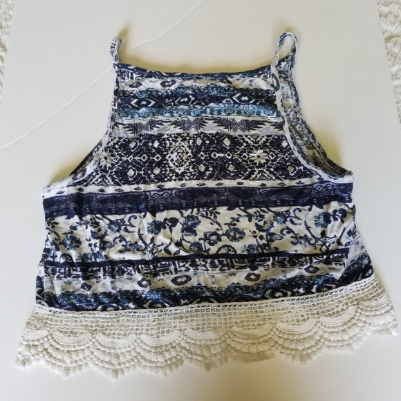 Forever 21 Blue and White Tribal Print Halter Top w/ Crochet Trim Size Small - Picture 3 of 9